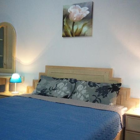 Pinang Beach Apartment @ Bayu Emas Batu Ferringhi Kültér fotó