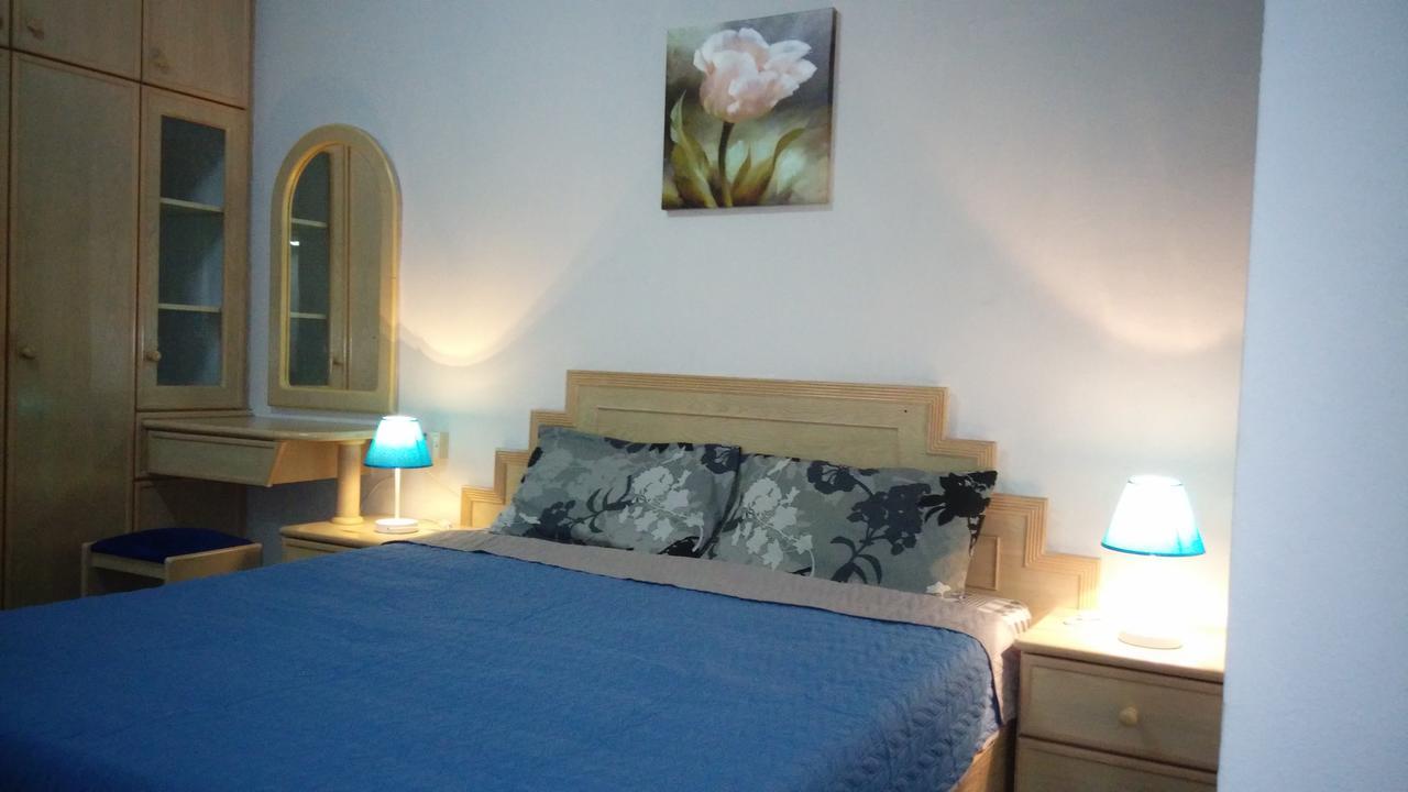 Pinang Beach Apartment @ Bayu Emas Batu Ferringhi Kültér fotó