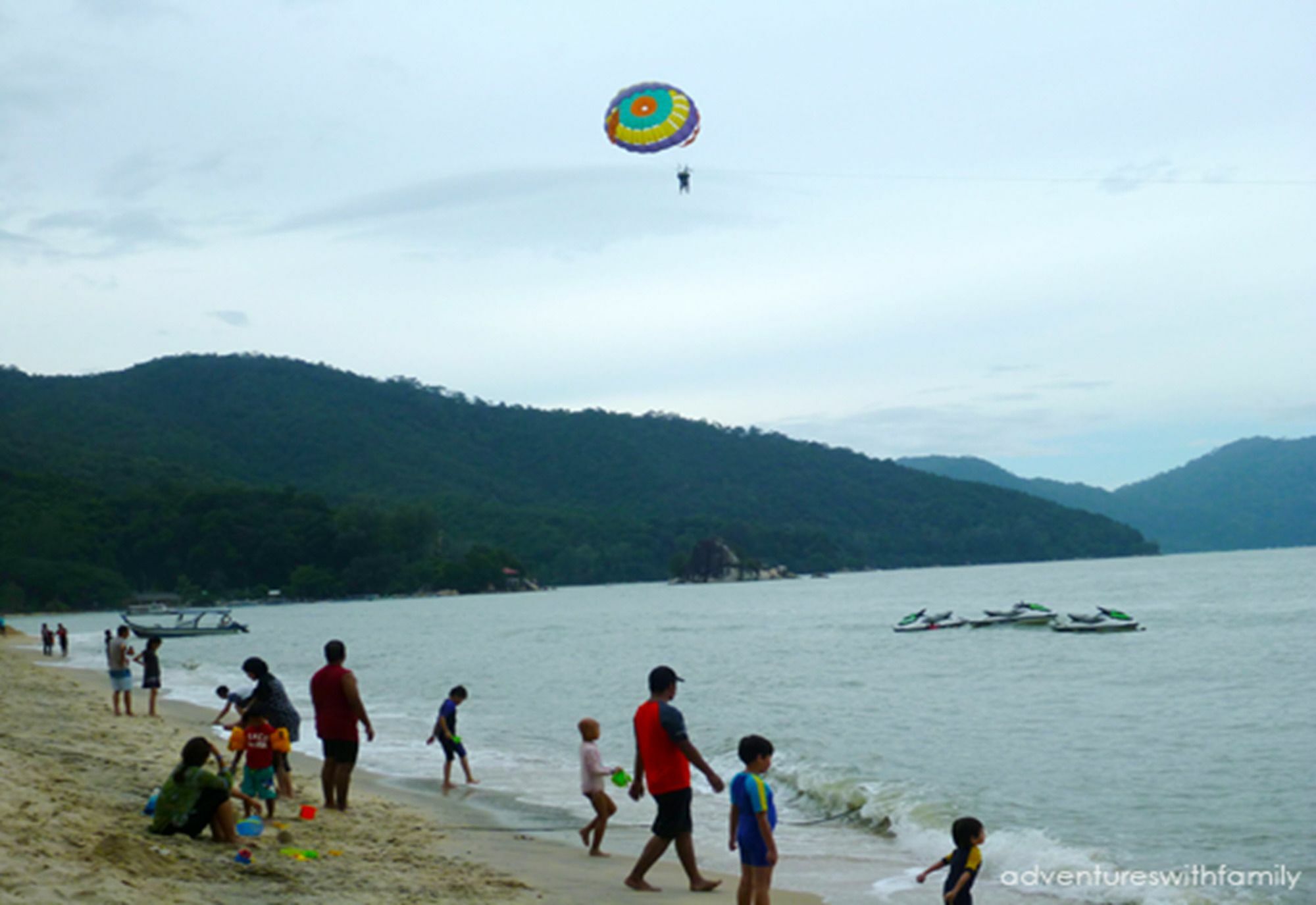 Pinang Beach Apartment @ Bayu Emas Batu Ferringhi Kültér fotó